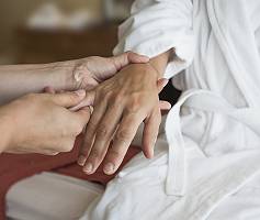 Mobilisierende Handmassage