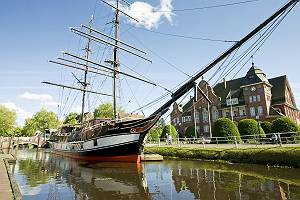 Friederike von Papenburg im Kanal