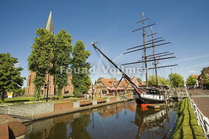 Friederike von Papenburg im Kanal