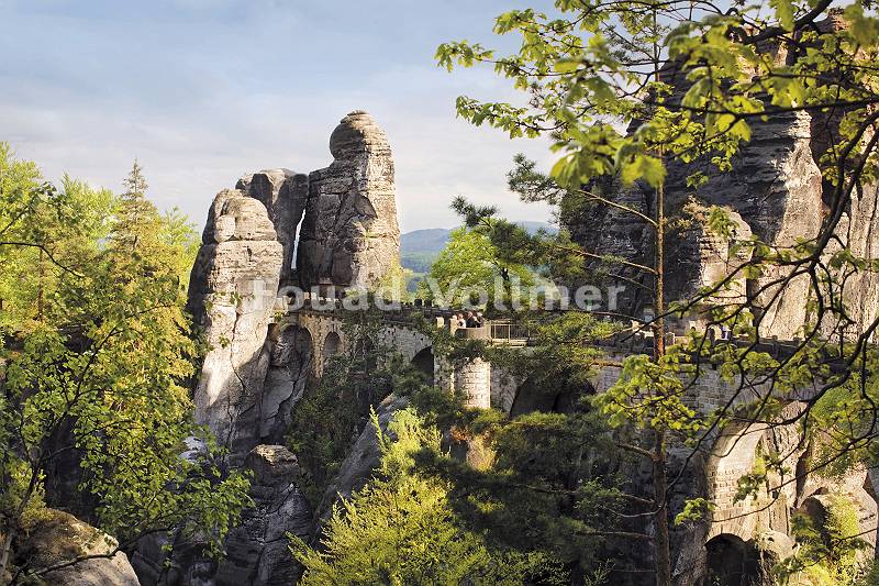 Felsenwelt der Bastei mit der Basteibrücke im Elbsandsteingebir